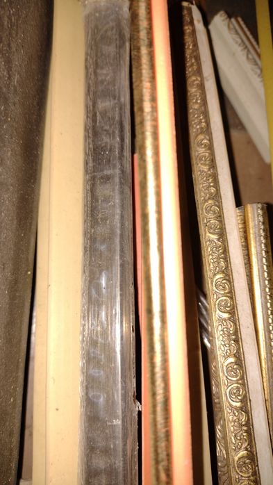 Багети для рамок разом 70 метрів