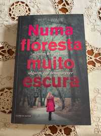 Livro “Numa floresta muito escura”