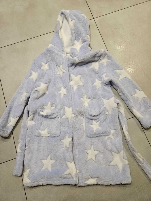 Szlafrok niebieski w białe gwiazdki.