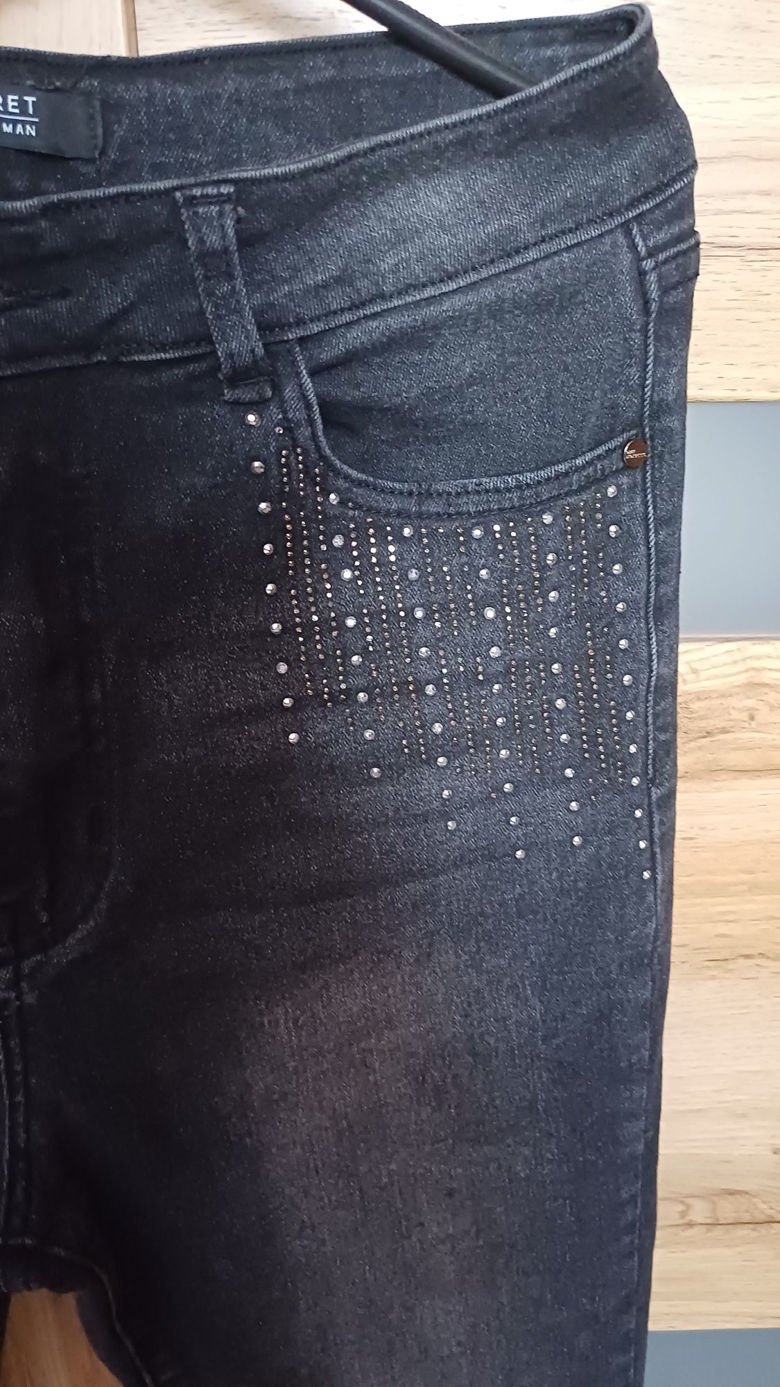 Top Secret czarne spodnie jeansowe z cyrkoniami r. 42 XL