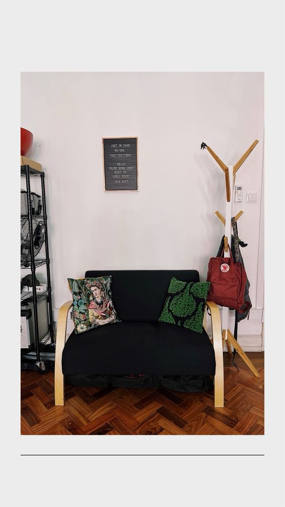 Desk on cowork / secretária em escritório partilhado