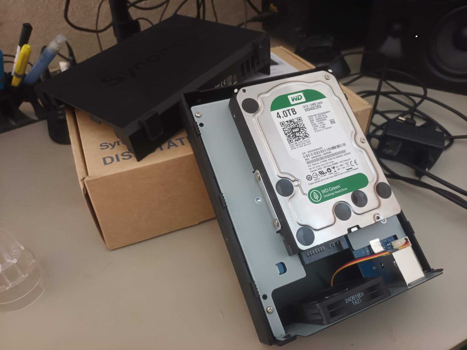 NAS Synology DS124 + disco de 4TB Novo com garantia.