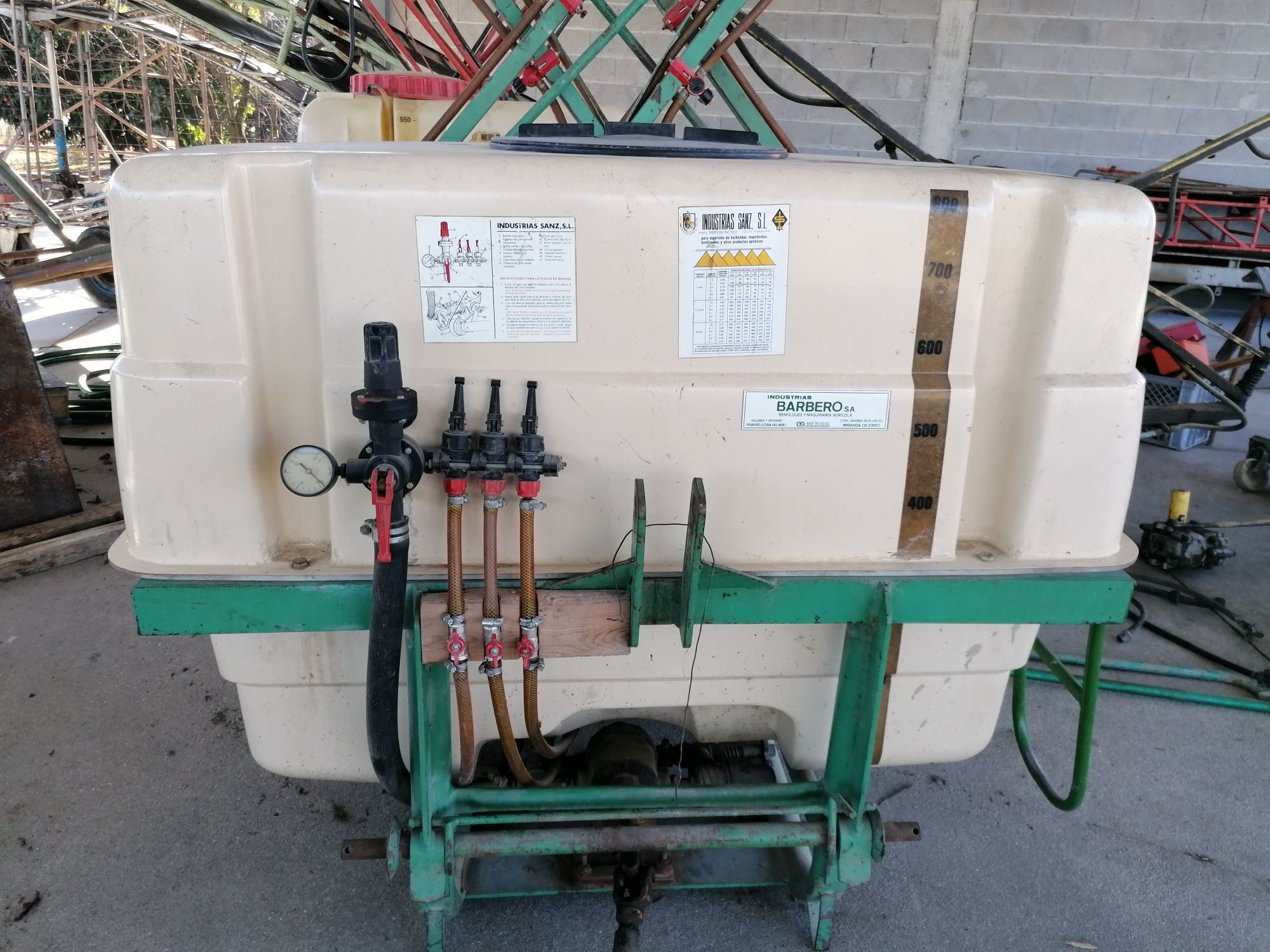 Pulverizador 800lts c/barras 12metros