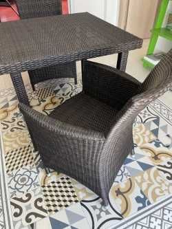 Conjunto de jardim de mesa e 2 cadeiras de vime sintético