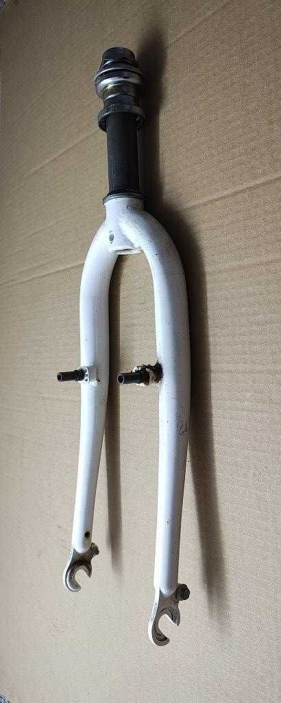 Guiador e outro, diverso material de bicicleta