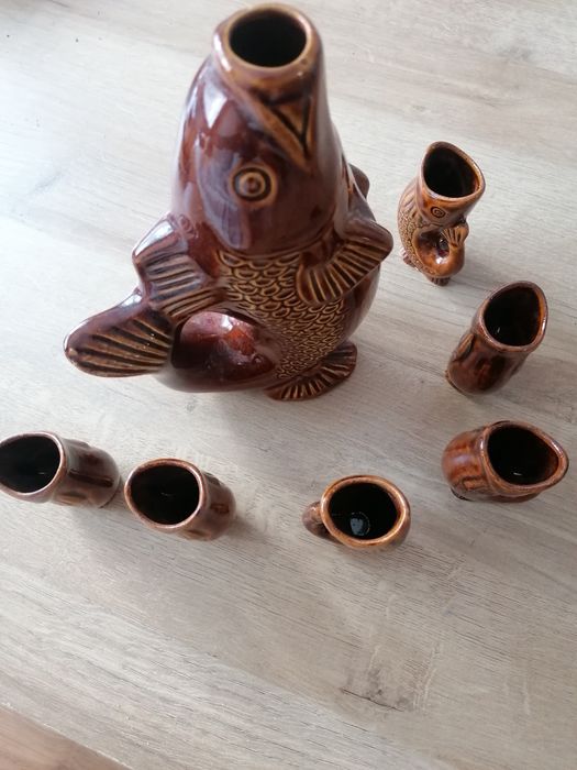 Gliniana karafka ryba z kieliszkami