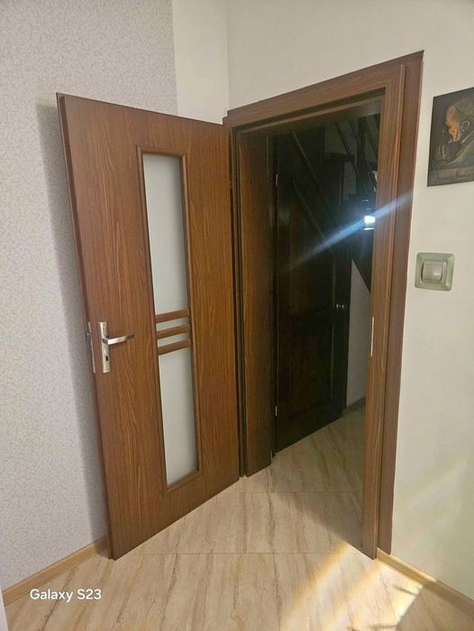 Drzwi regulowane z oscieznica