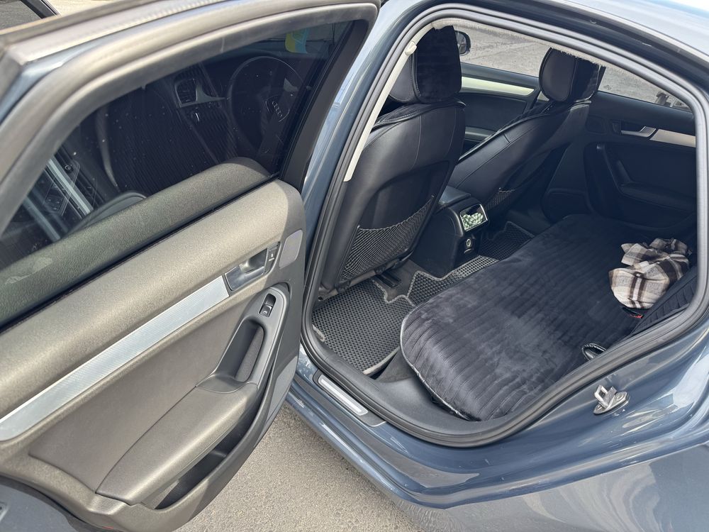 Audi a4 b8 2011 год.