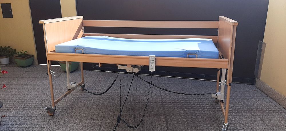 Cama articulada elétrica e elevatória hospitalar BURMMIER