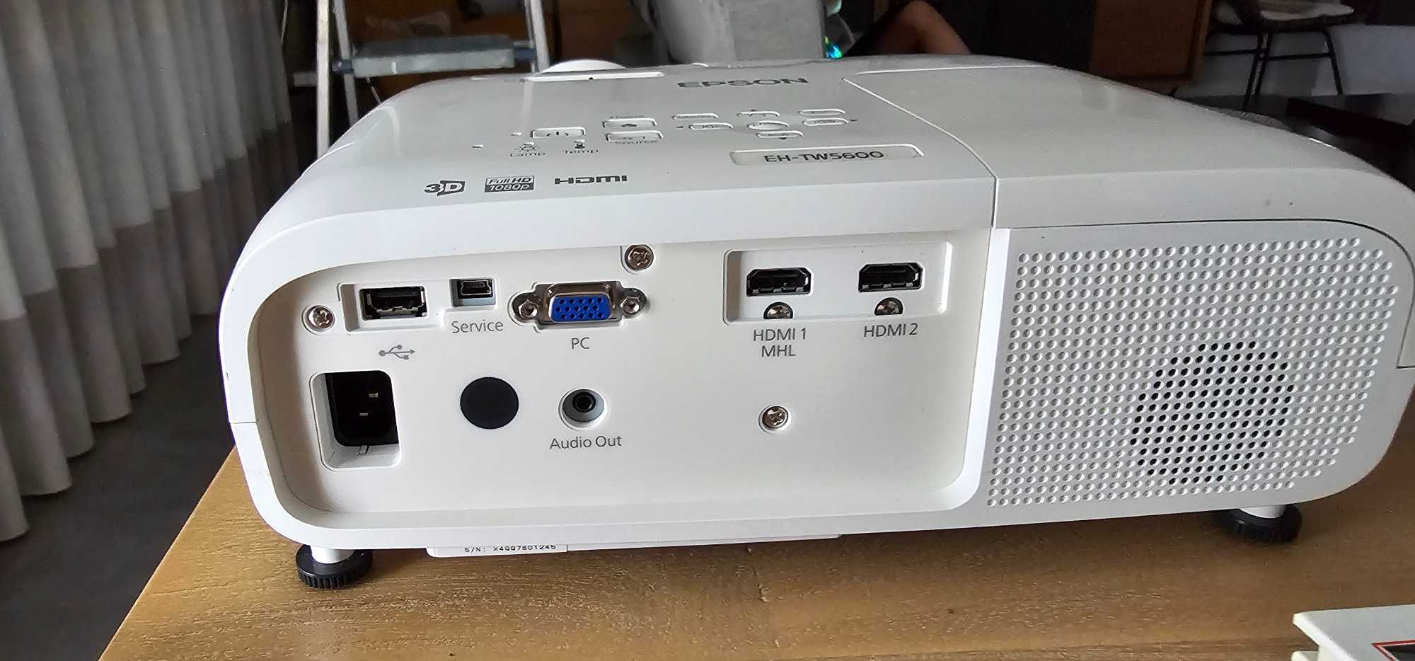 Projector 3D Epson EH-TW5600 c/ oferta 1 par de óculos 3D