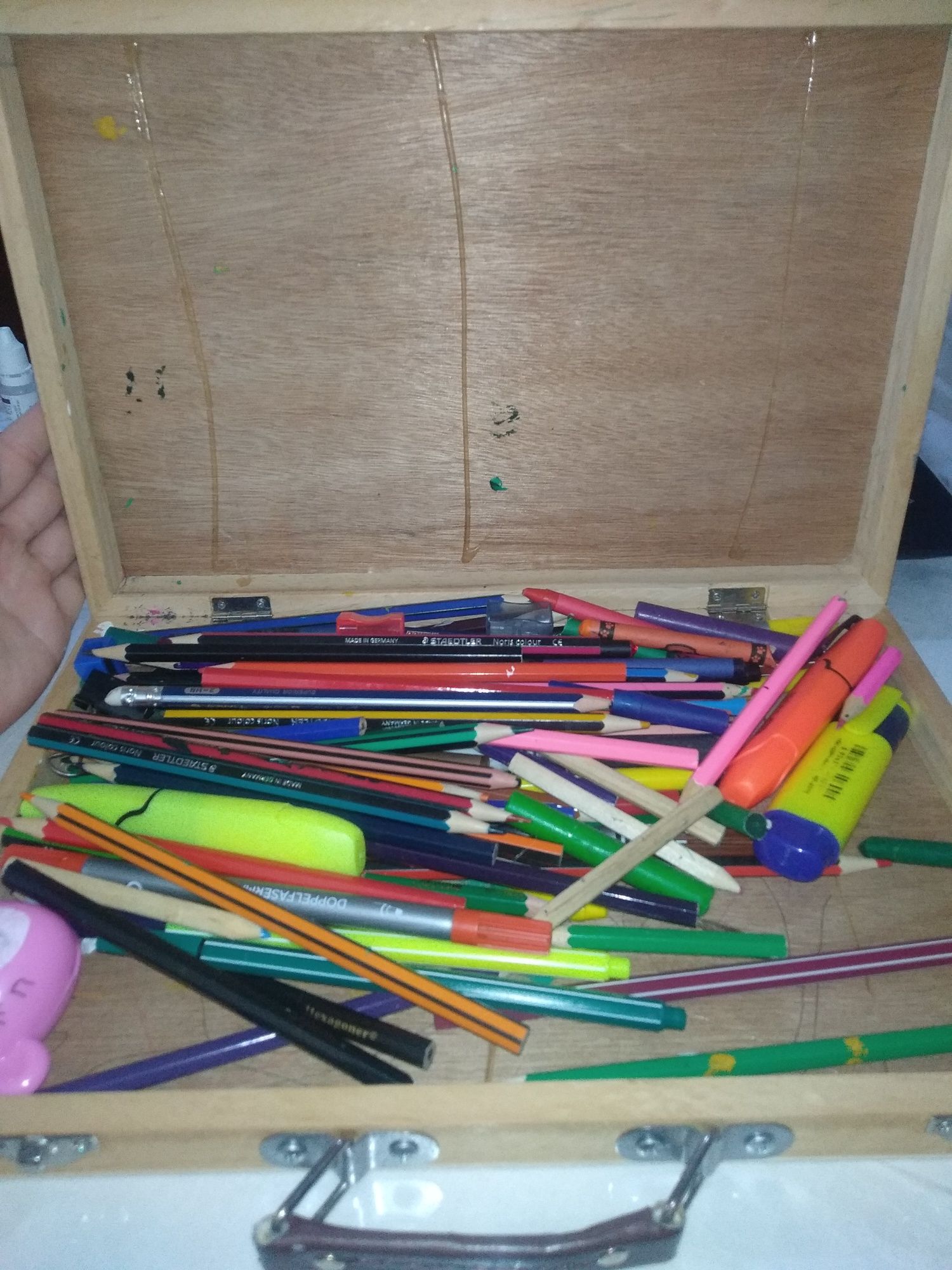 Деревянный футляр, чемодан для красок карандашей