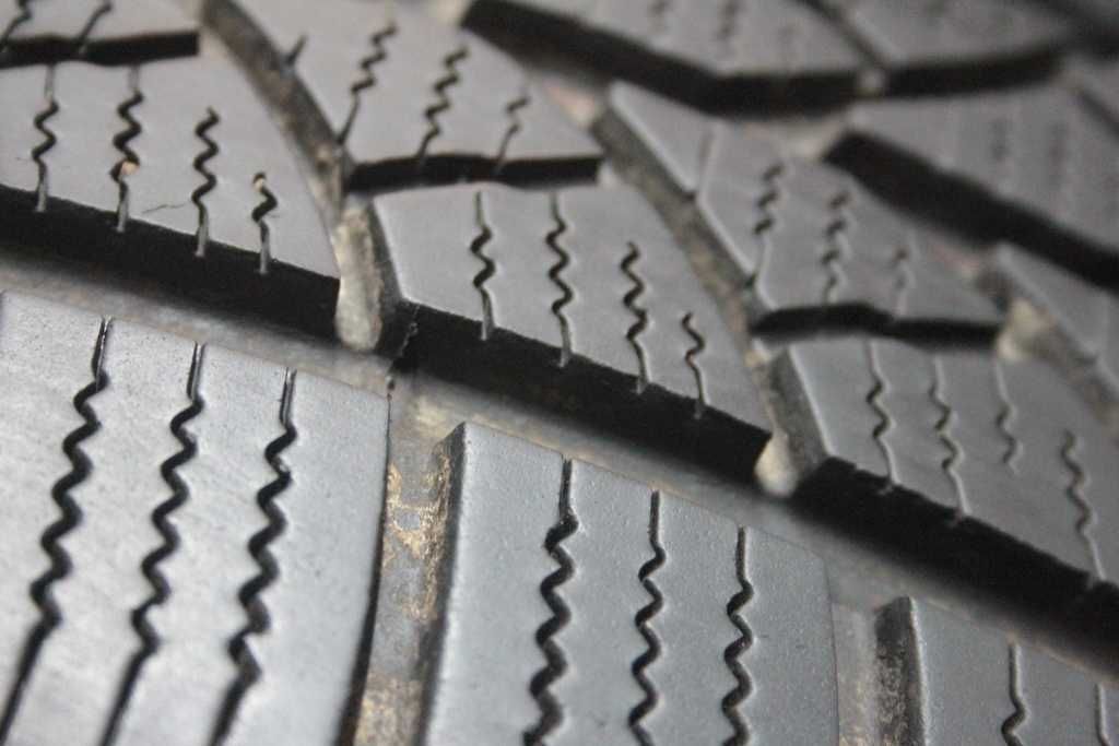 215/65/16C Bridgestone Blizzak LM-18C 215/65 R16C R16 C 22r 2x7,6mm