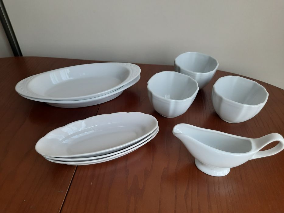 Фарфоровые тарелки, салатники, чайные пары