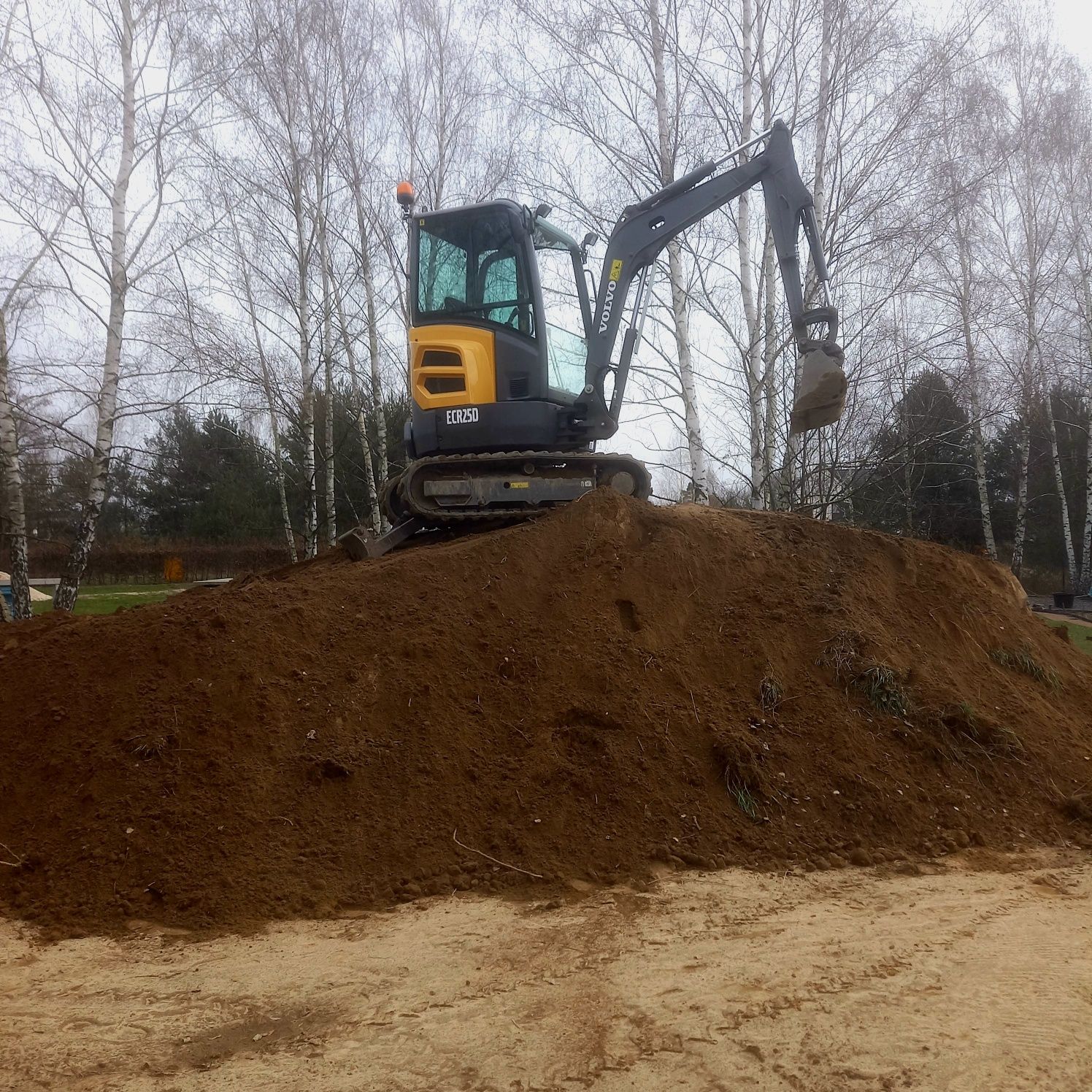 USŁUGI  minikoparką [2.5 T] minikoparka ,koparka  , prace ziemne ,