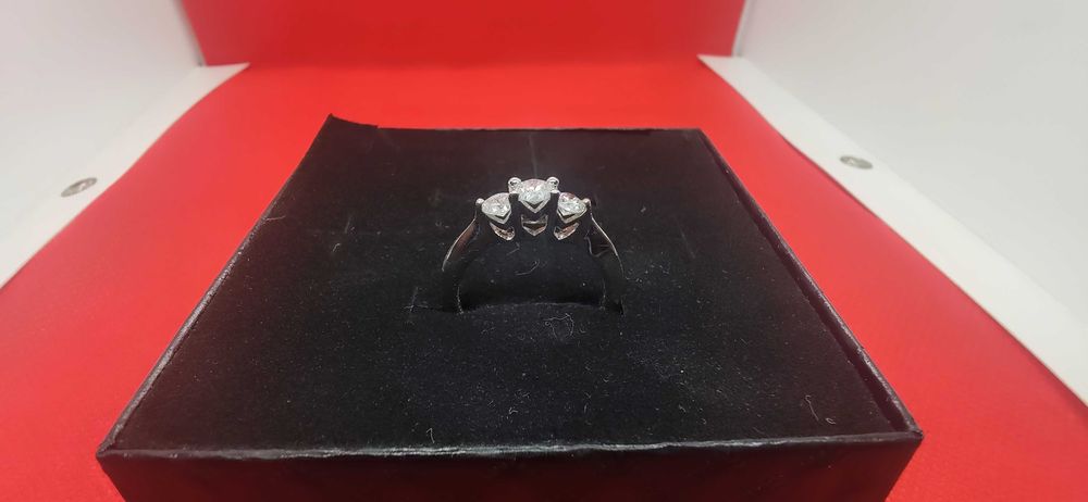 Złoty pierścionek z brylantami 0.50ct, certyfikat