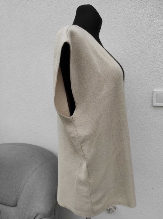 Beżowa ciepła kamizelka damska narzutka na guziki