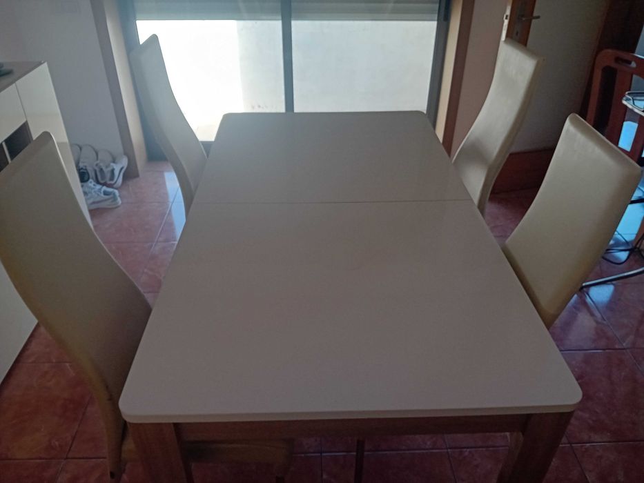 Sala de estar e jantar completa