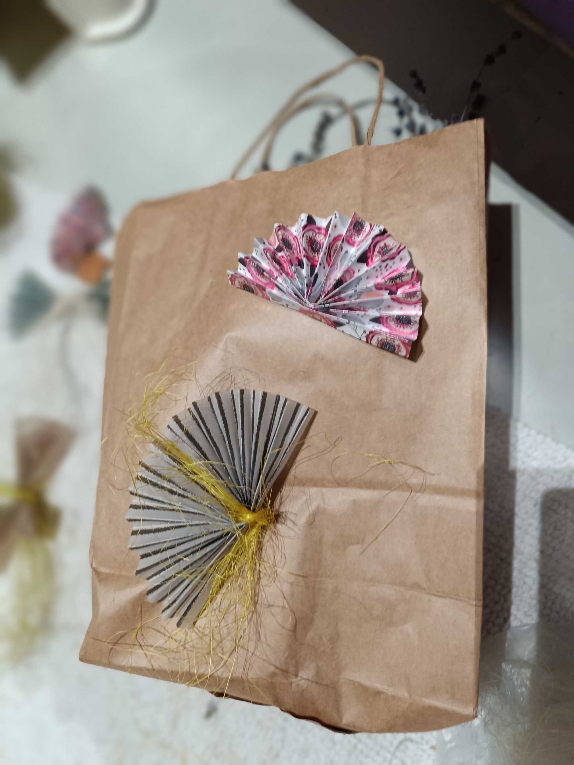Torebka prezentowa 22x25x11 cm lub 30x25x14 cm cm z szarego papieru