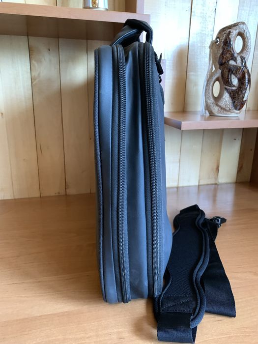 Сумка фірми”hp”для ноутбука 15.6 дюймів нова роз.42*30*7 см.