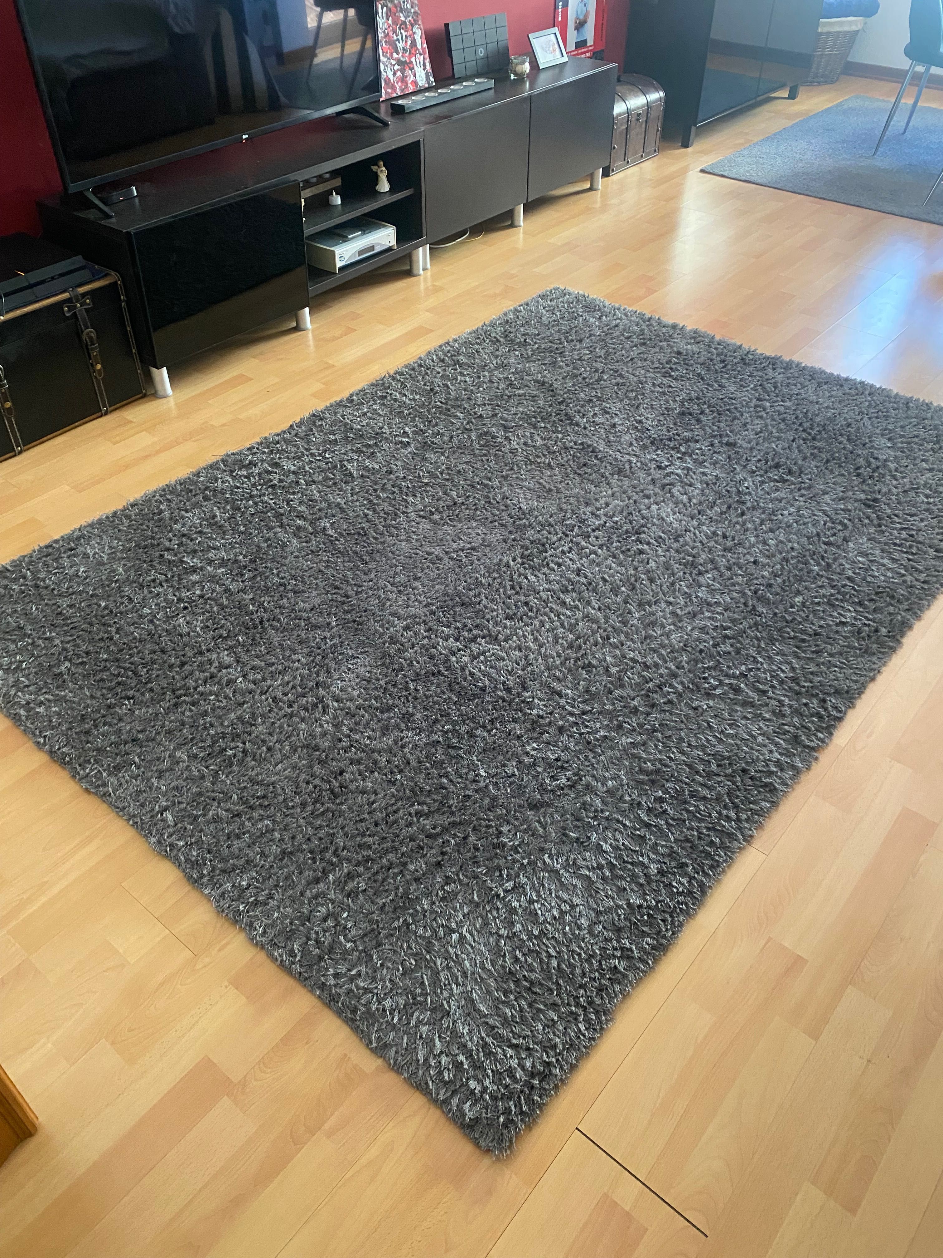 Tapete cinzento para sala ou quarto