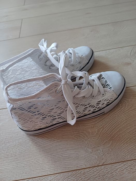 Koronkowe trampki damskie 39