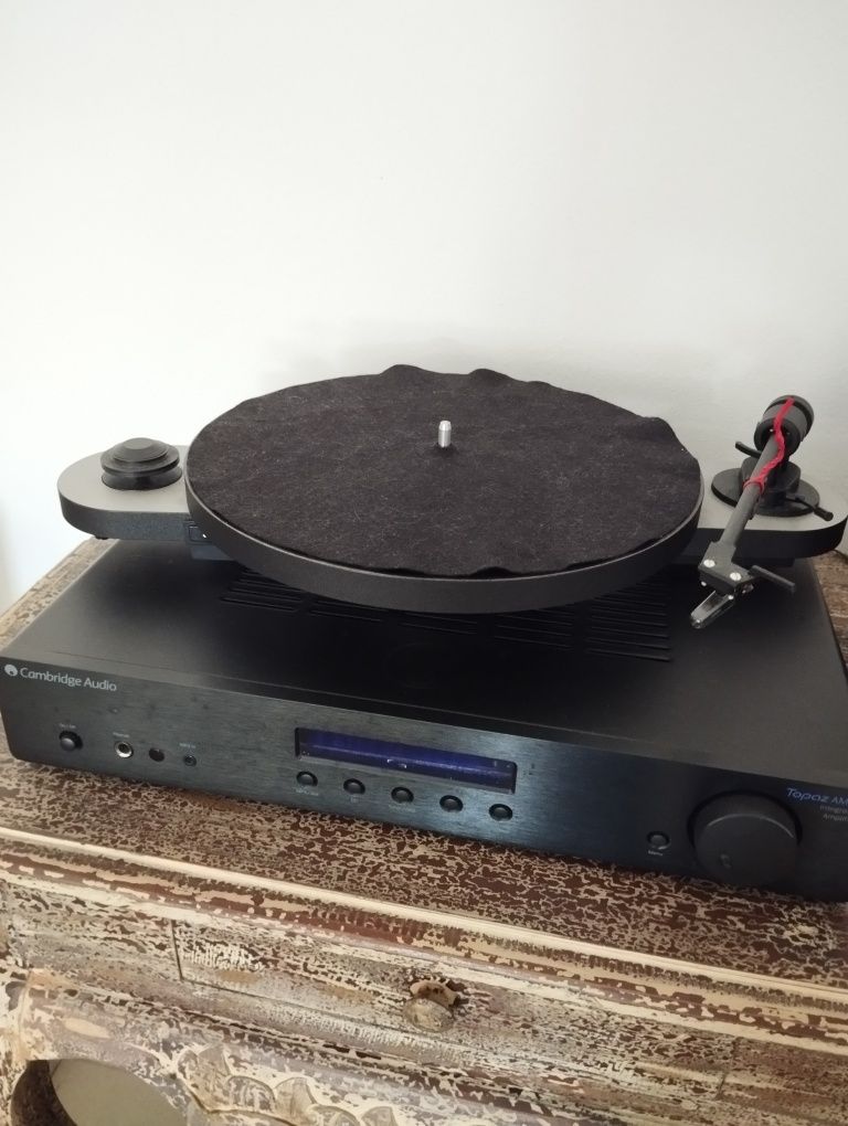 Gira Discos Novo Cambridge Audio com Amplificador e Colunas