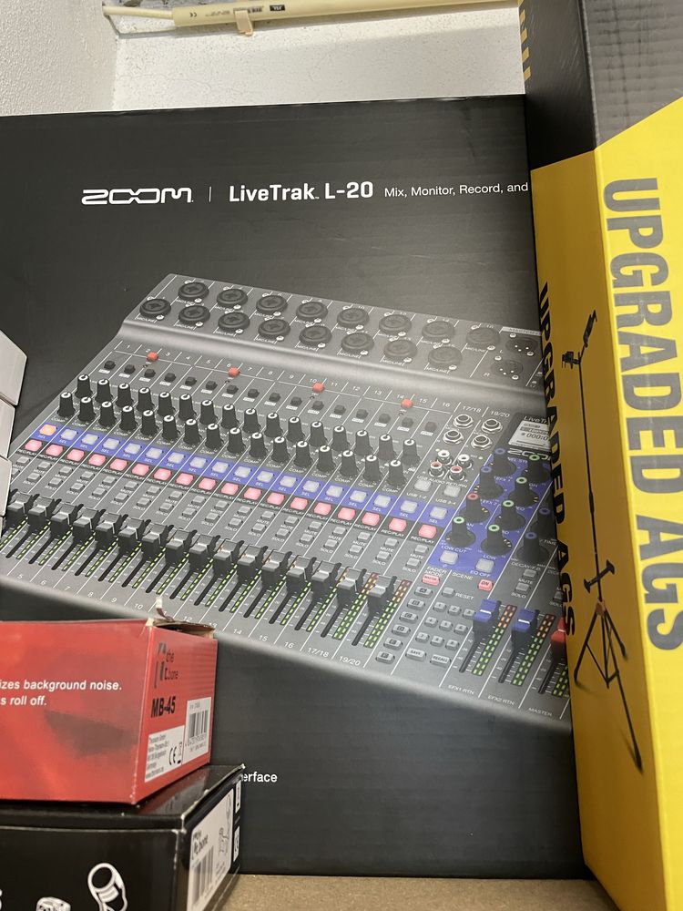 Zoom Livetrack L-20 mesa mixer interface audio e gravador como nova