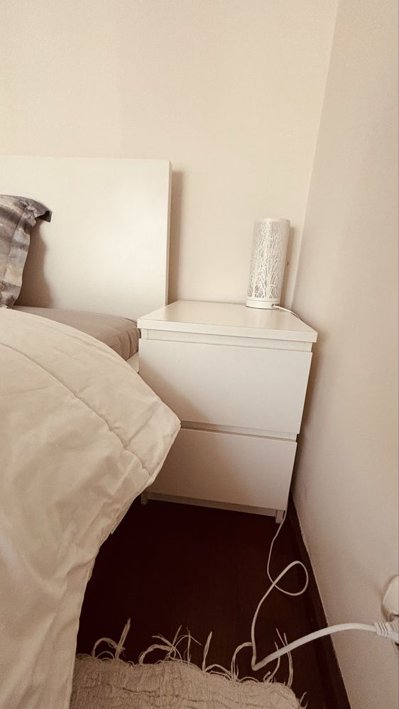 Conjunto cama casal com colchão + 2 mesas de cabeceira