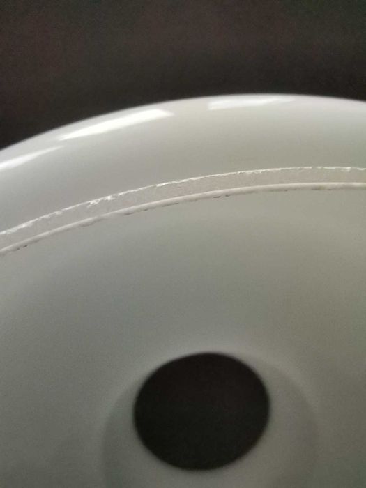 Szklany klosz PRL 1988 — mleczny, średnica 22,8 cm, stan bardzo dobry