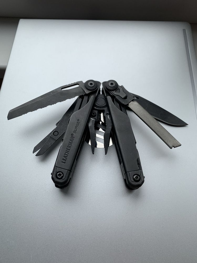 Leatherman surge