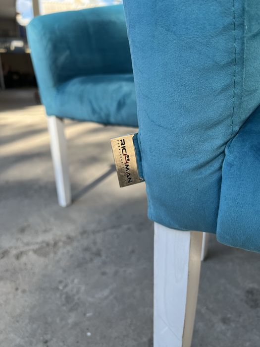 Продам два кресла и диван