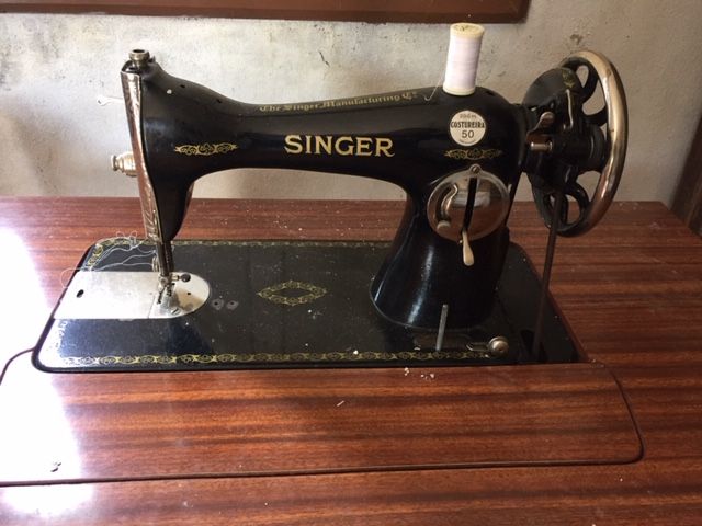 Maquina de Costura Singer Vintage