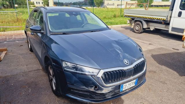 Skoda Octavia Auto uszkodzone bogate wyposażenie, kolor morski