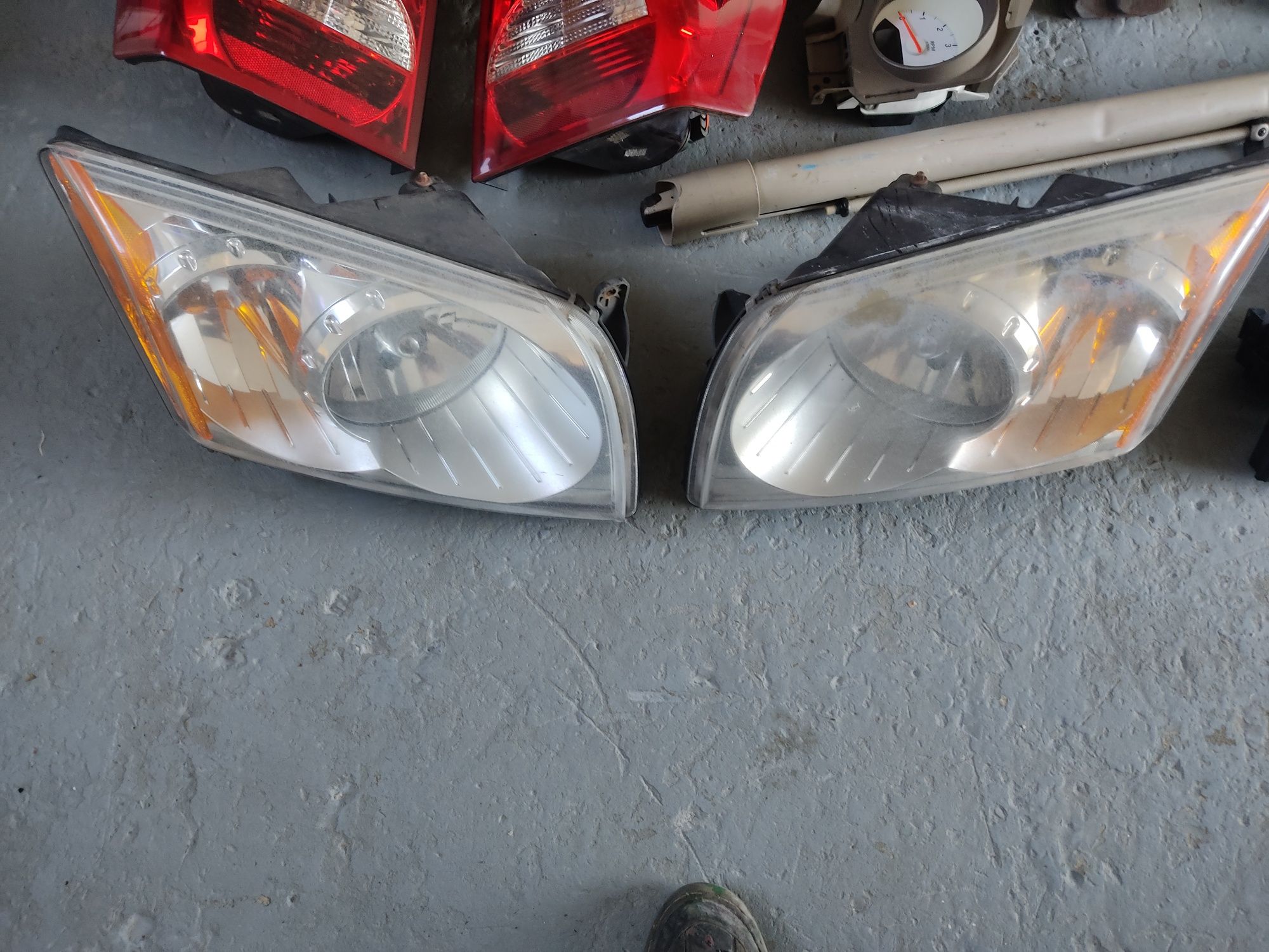 Передня фара ліхтар Dodge caliber 06-11р Європа