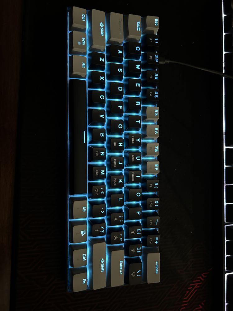 Vendo teclado mecanico Gaming retro iluminado