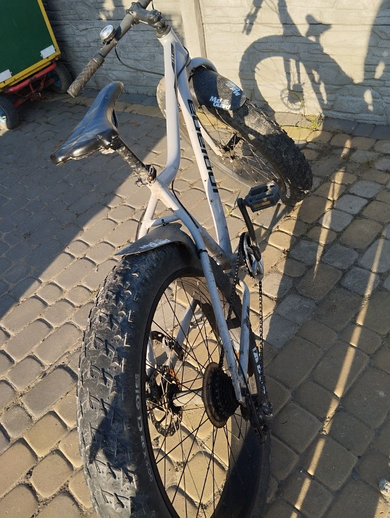 Sprzedam rower FAT BIKE w bardzo dobrym stanie.