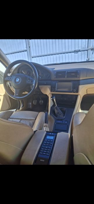 БМВ е39 528 рестайлинг.