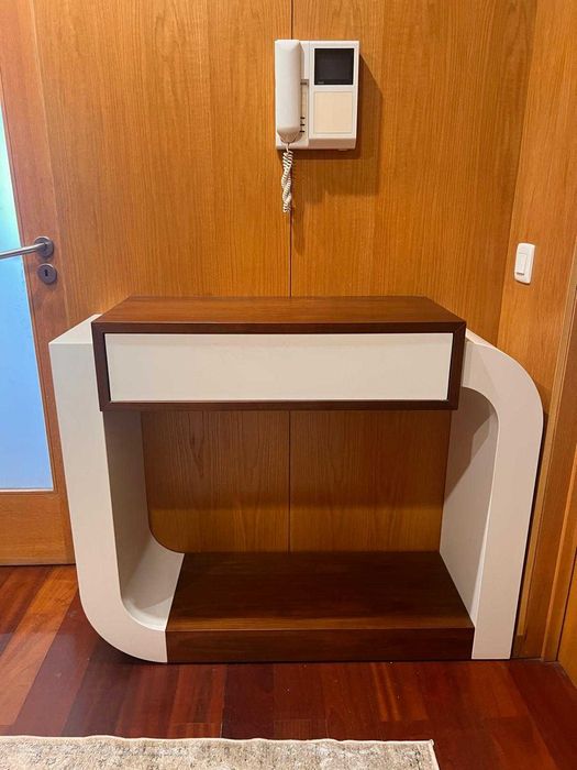 Mobília de sala com aparador, mesa e cadeiras + móvel de entrada