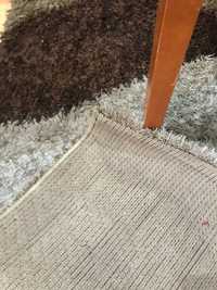 Carpete grande usada