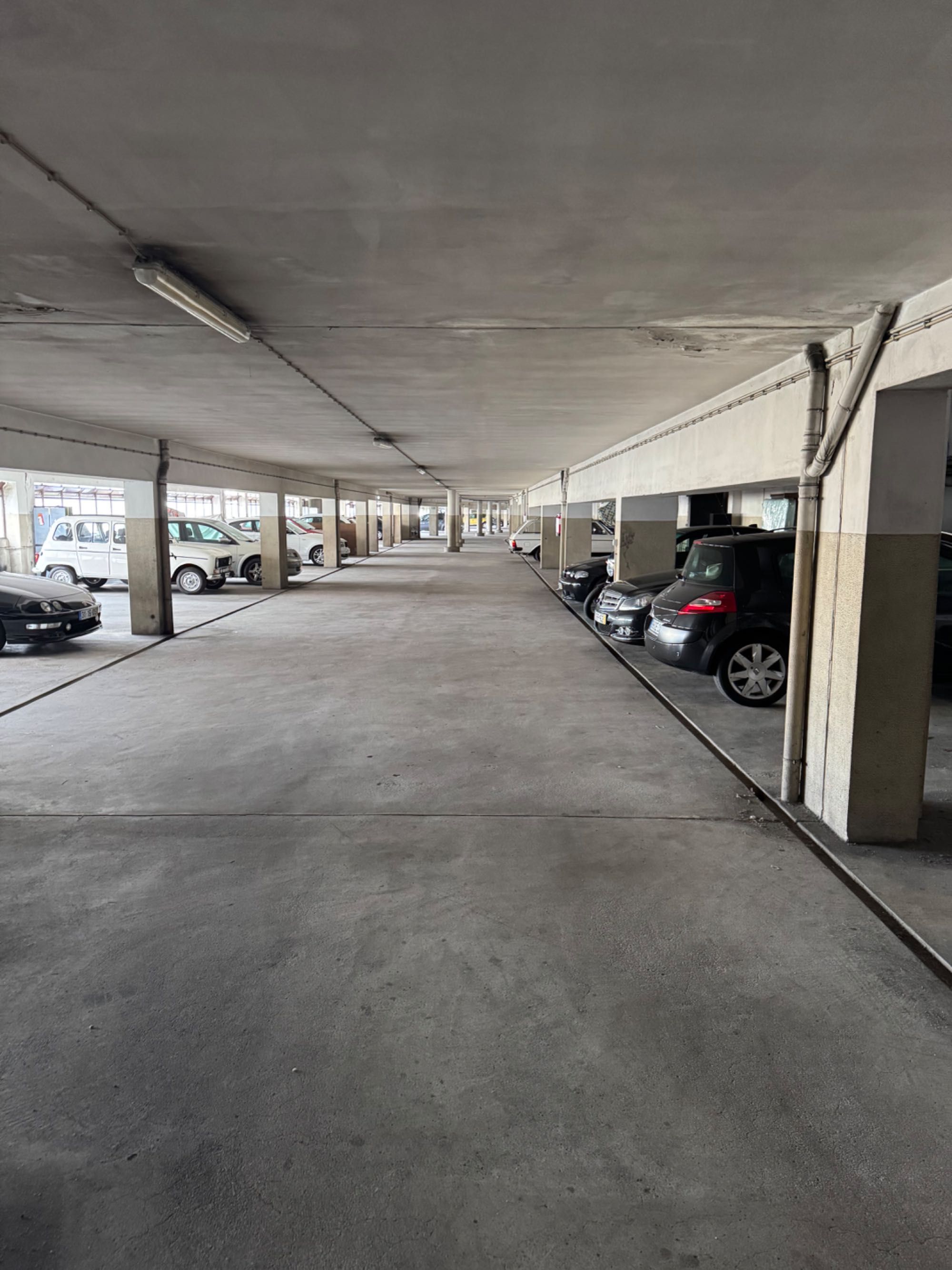 Lugar de garagem (Urbanização Mãos-a.obra) 1º andar
