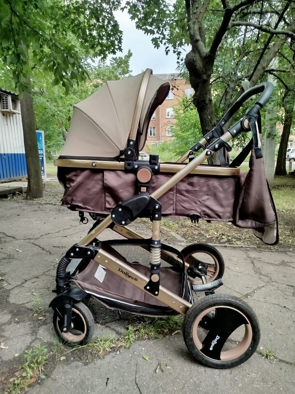 Продам коляску 3 в 1.