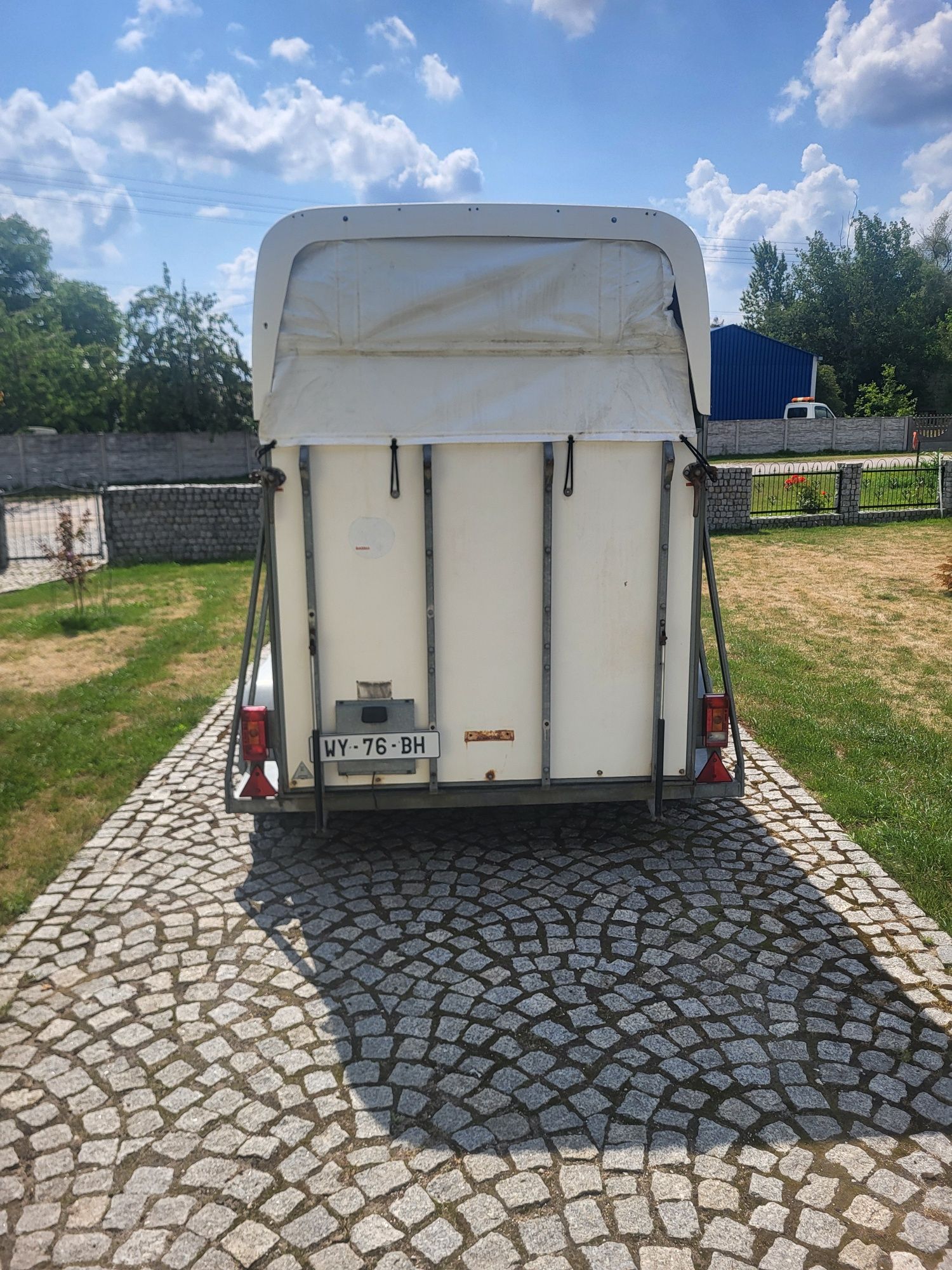 Przyczepa do przewozu koni konia zwierząt dmc 1300kg kategoria B