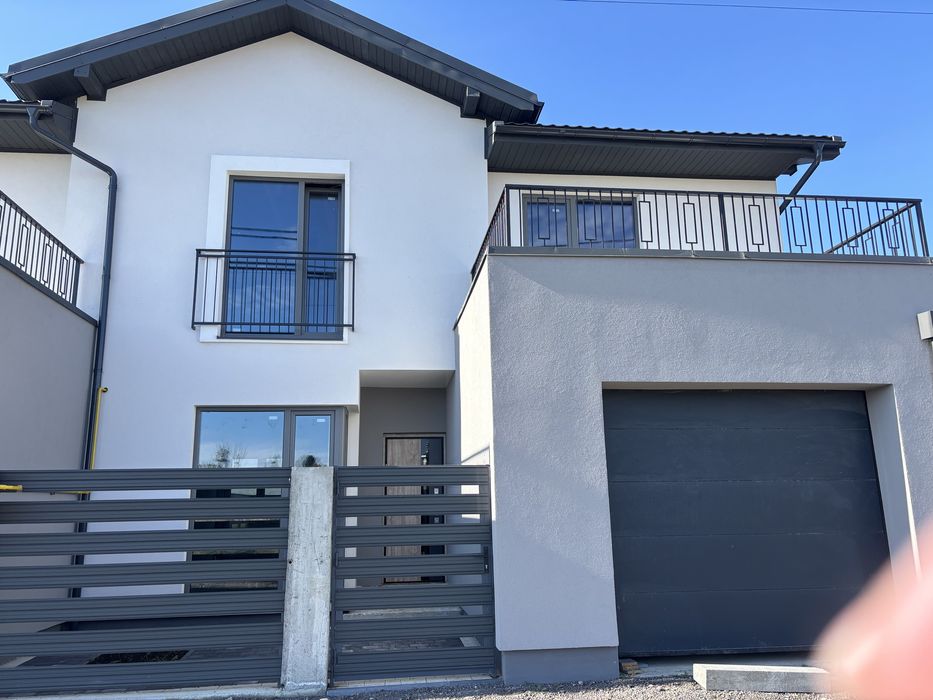 БЕЗ КОМІСІЇ  буд. 132 м (3 спальні) у Пасіках Зубр. , неподалік Сихова