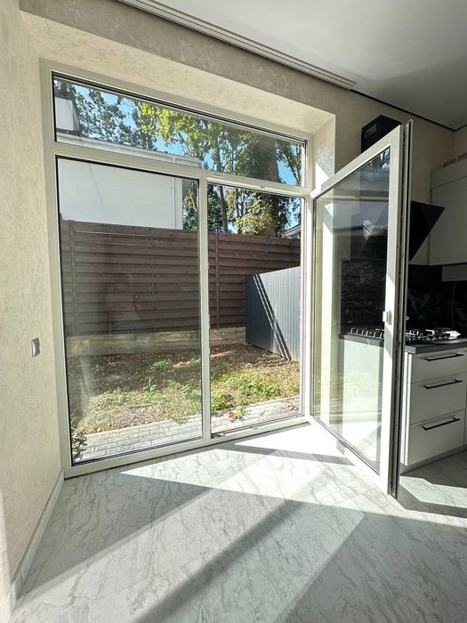 Новий ТАУНХАУС з новим ремонтом, м.Буча, вул.Києво-Мироцька.