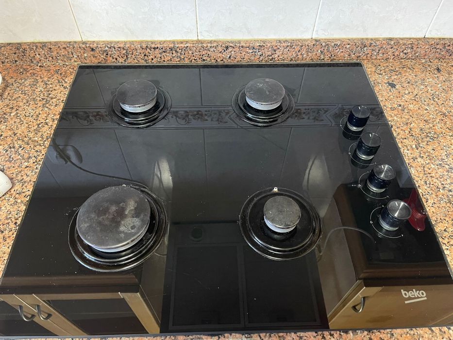 Placa de gás BEKO BSE21031CXD - vidro preto com 4 bicos - Gás butano
