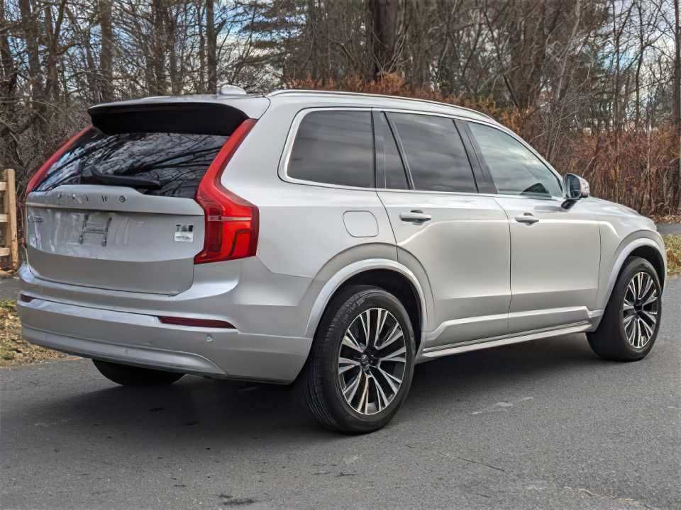 2022 Volvo XC90 T6 Momentum 7-Passenger