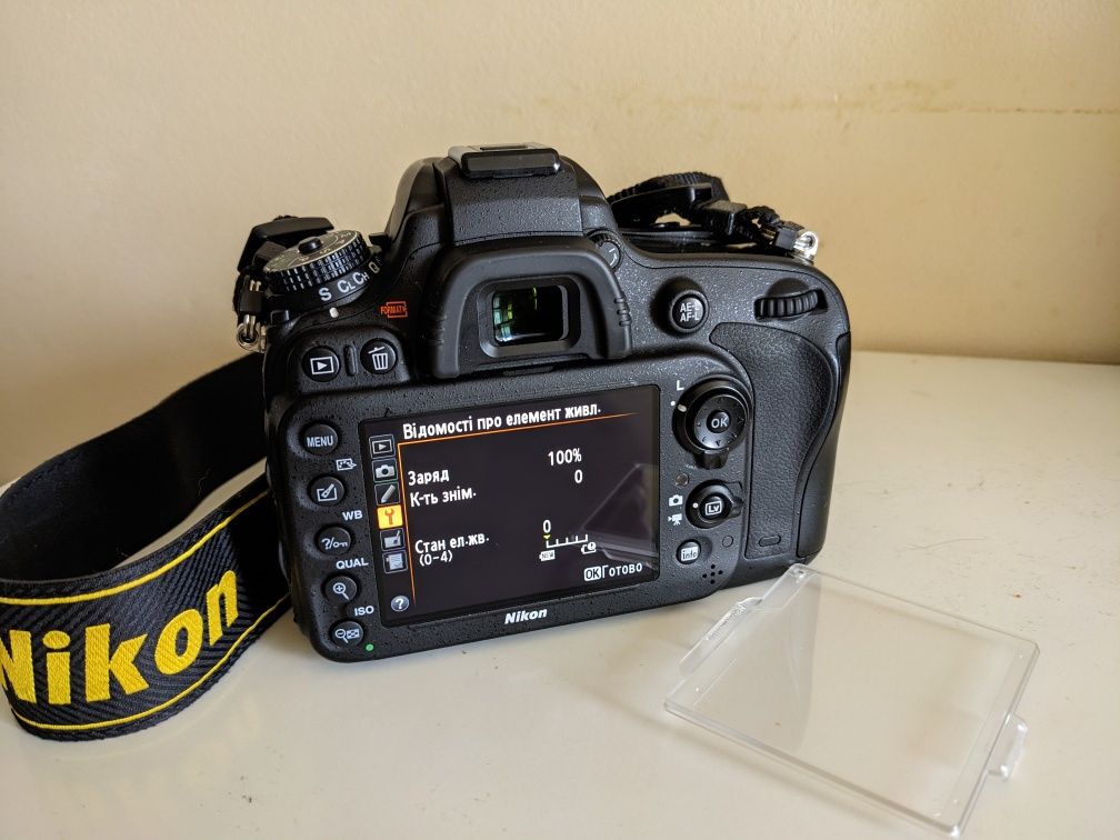 Nikon D600 з пробігом у 28 тис.