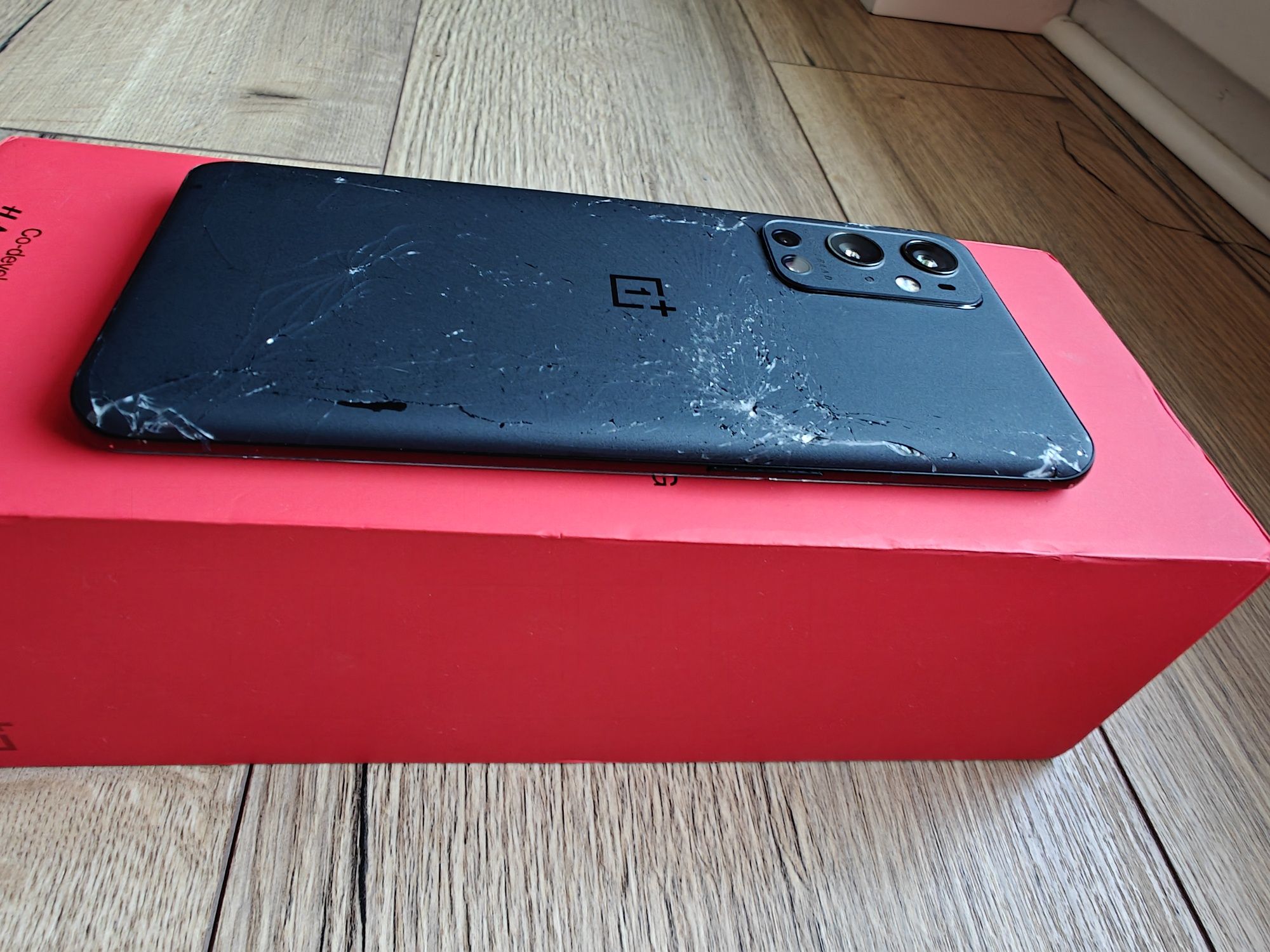 One Plus 9 PRO 12GB RAM/256 GB