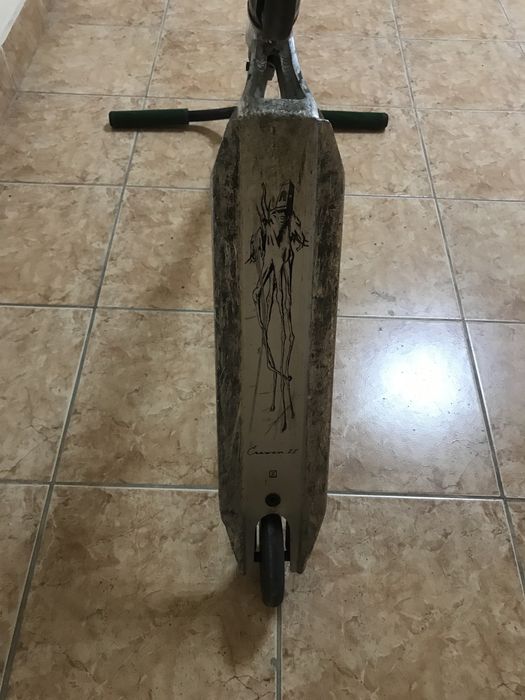 продам трюковой самокат кастом (деки нету)