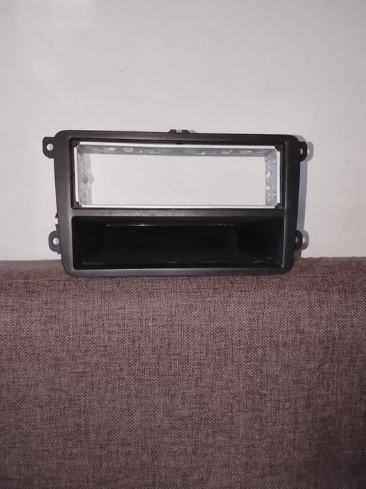 Рамка для магнитолы подходит на Фольксваген  поло и  др моделили